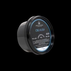 Barattolo Crystalweed “CBG Kush” da 10 g per infiorescenza CBD su sfondo nero.