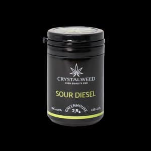 Barattolo Crystalweed “Sour Diesel” da 2,5 g per infiorescenza CBD su sfondo nero.