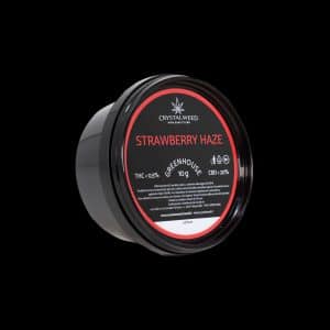 Barattolo Crystalweed “Strawberry Haze” da 10 g per infiorescenza CBD su sfondo nero.