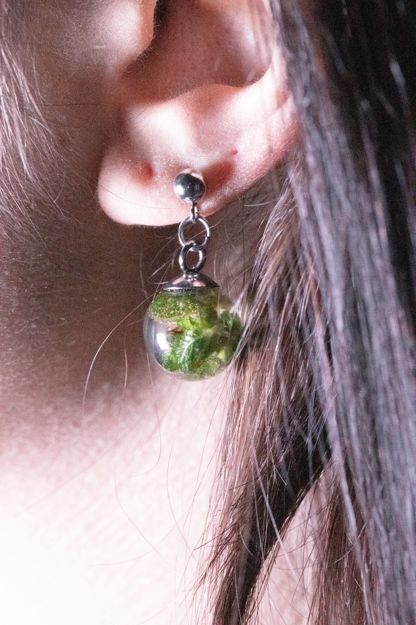 orecchini niobe spillo sfera pendente micro boccioli