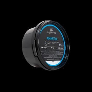 Barattolo Crystalweed “Amnesia” da 10 g, vista inclinata su sfondo nero.