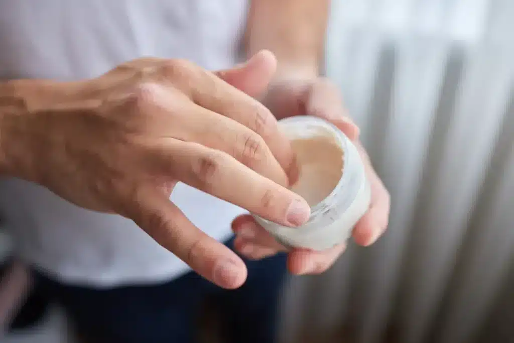 CBD crema antiidolorifica mani